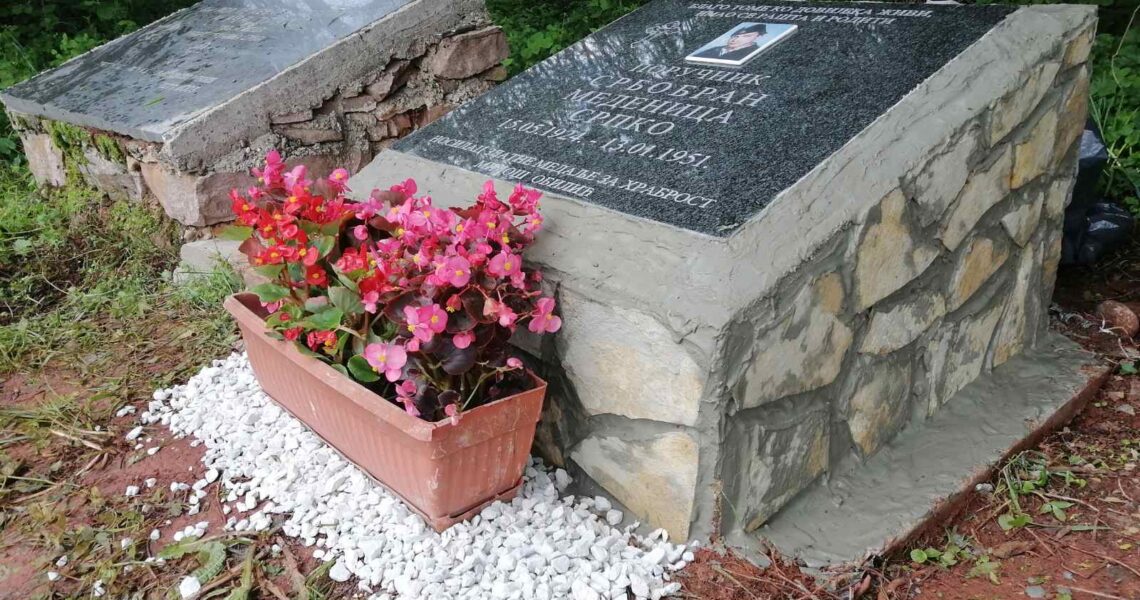 ОТКРИВЕН СПОМЕНИК ПОРУЧНИКУ ЈВУО СРБОБРАНУ МЕДЕНИЦИ НА РАВНОЈ ГОРИ